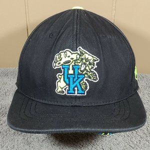 Kentucky Wildcats Hat TOP OF THE WORLD BLACK STRETCH FIT UK cap Blue Green